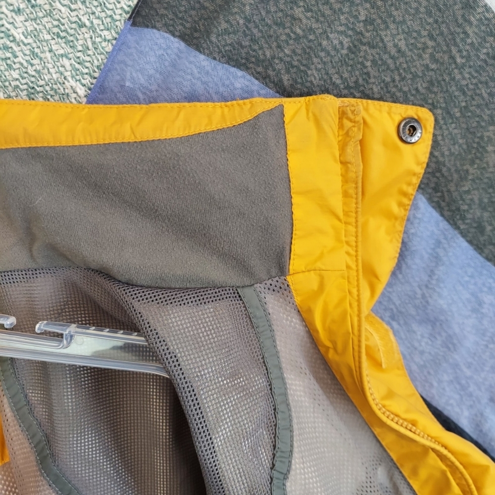 L.L. Bean Men's Yellow 'StowAway' Hooded Raincoat - Picture 9 of 16